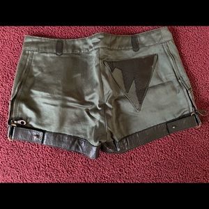 EMMOCOOK SHORTS WITH LEATHER DETAILS, size 8UK